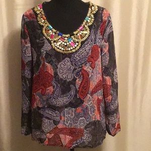 Multicolor statement top